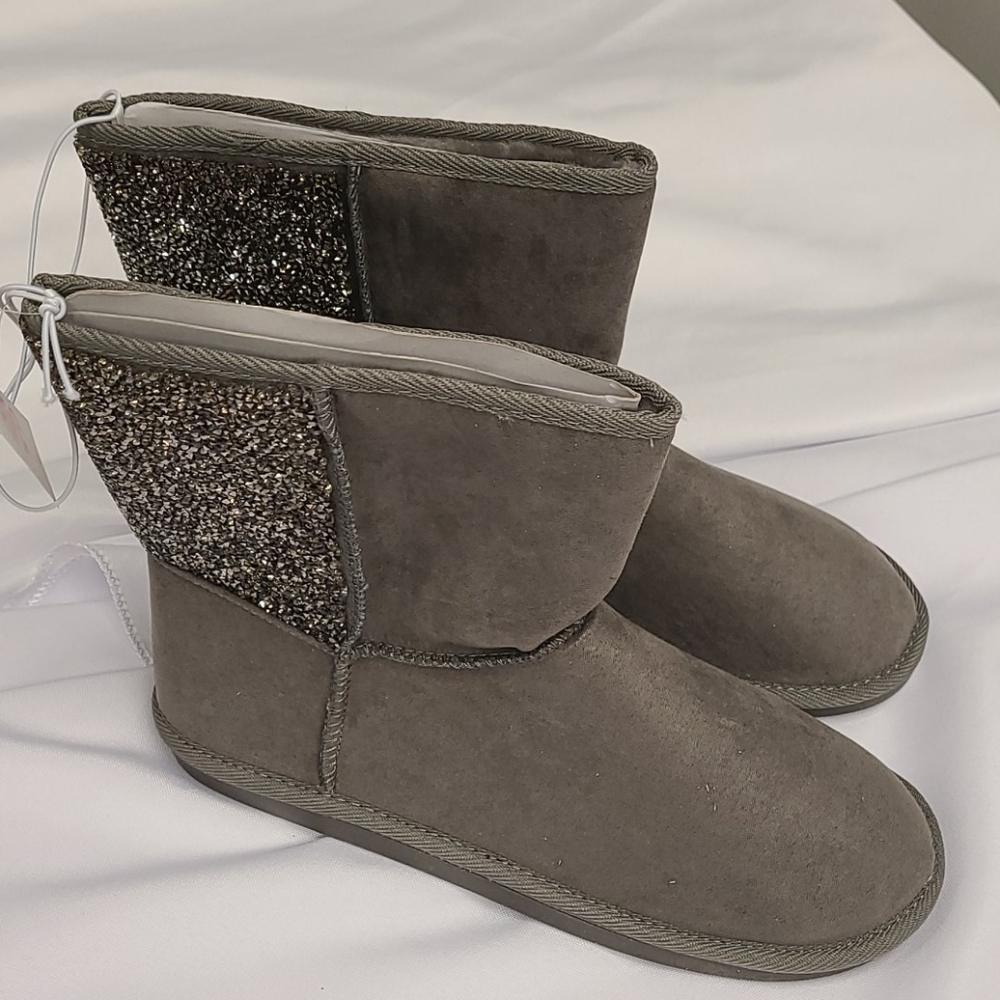 NWT gray sparkle ankle ugg style boot